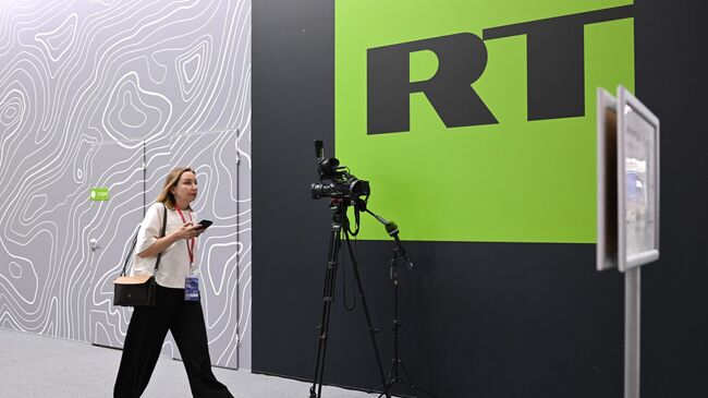 Стенд телеканала RT