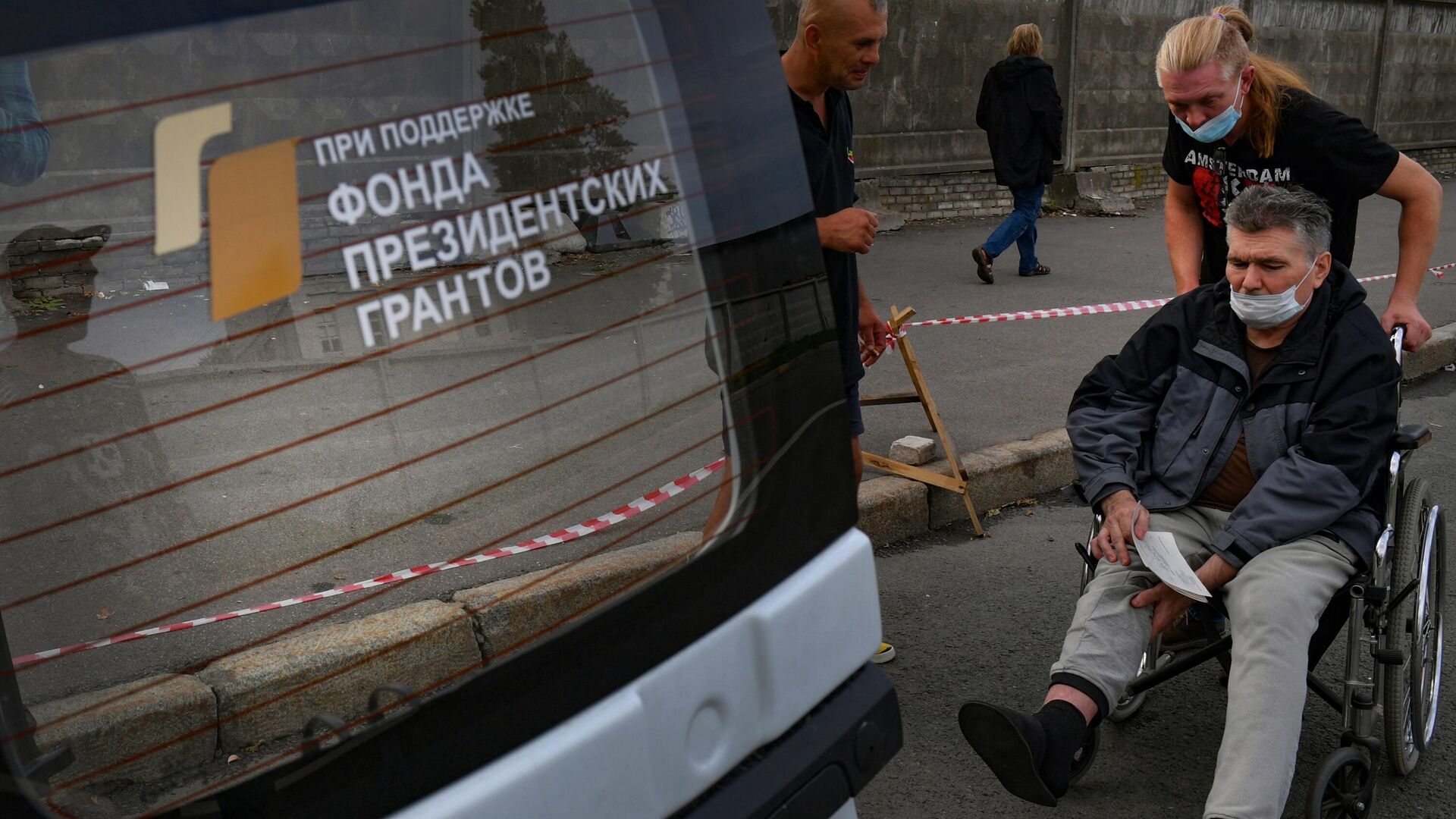 Работа благотворительного проекта Социальный Патруль в Санкт-Петербурге - РИА Новости, 1920, 29.05.2024