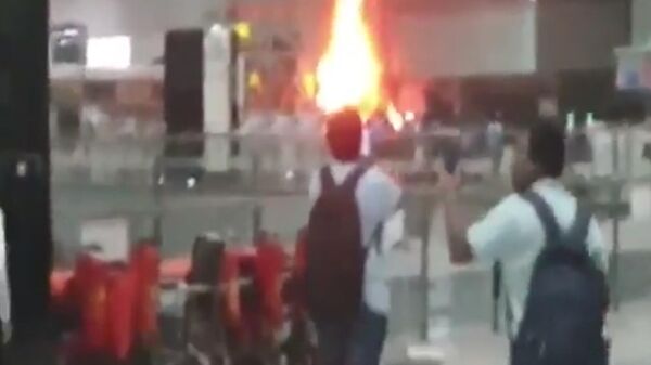 Пожар в международном аэропорту индийской Калькутты. Стоп-кадр видео