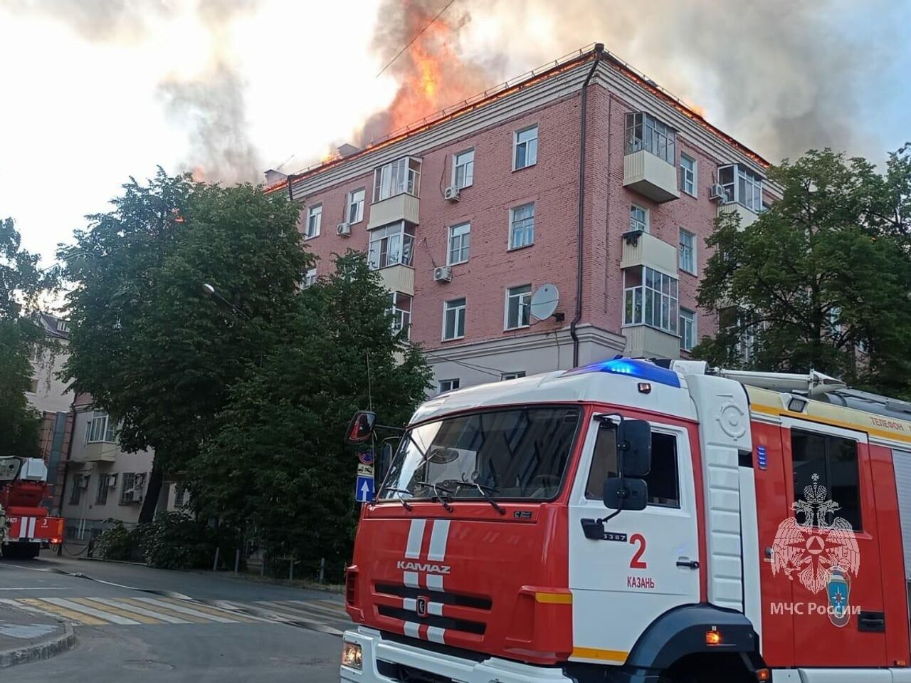 В Казани ликвидировали открытое горение крыши жилого дома - РИА Новости,  14.06.2023