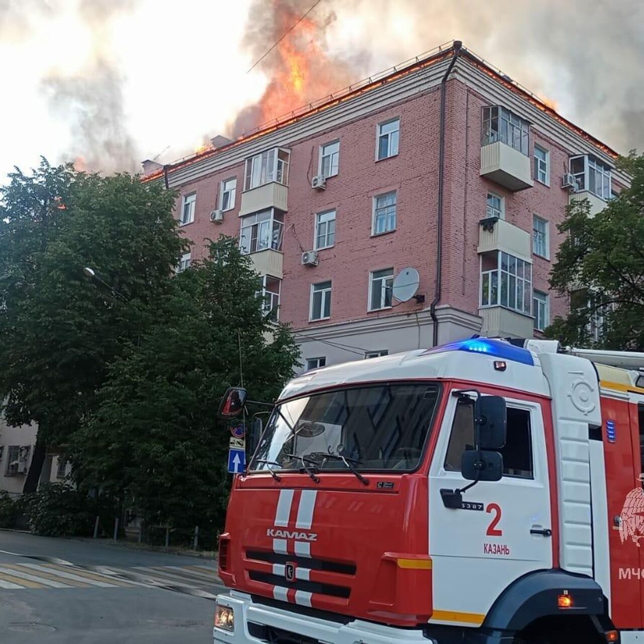 Пожар в жилом доме в центре Казани локализовали - РИА Новости, 14.06.2023