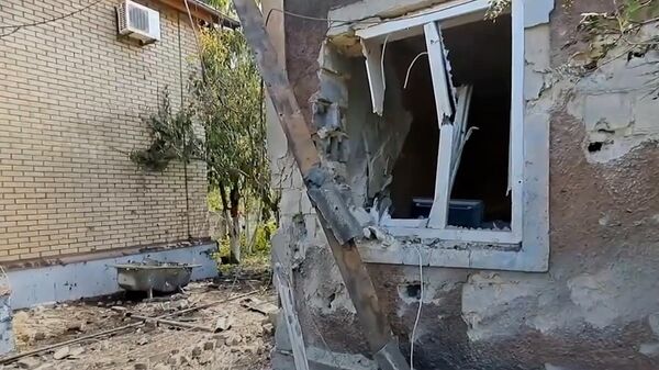 Разрушенные здания и выбитые окна: жилые кварталы Донецка после обстрела ВСУ