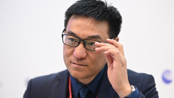 Вице-президент Университета международного бизнеса и экономики Гун Цзюн на ПМЭФ-2023