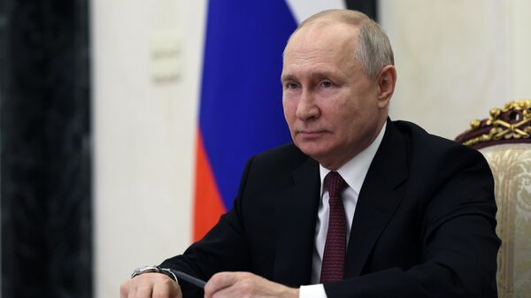 Президент России Владимир Путин в режиме видеоконференции принимает участие в церемонии запуска автомобильного движения на федеральной трассе М-4 Дон 