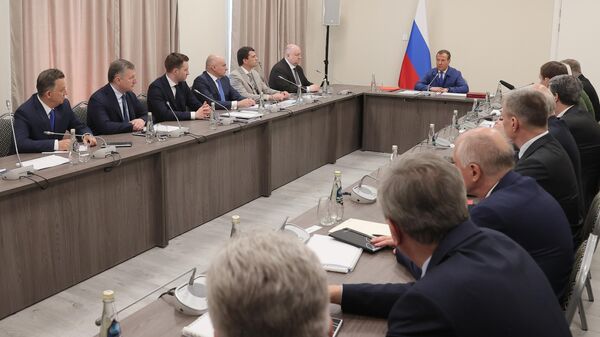 Заместитель председателя Совета безопасности РФ Дмитрий Медведев принимает участие в заседании рабочей группы Военно-промышленной комиссии РФ