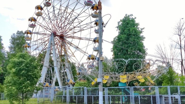 Колесо обозрения в городском саду Твери