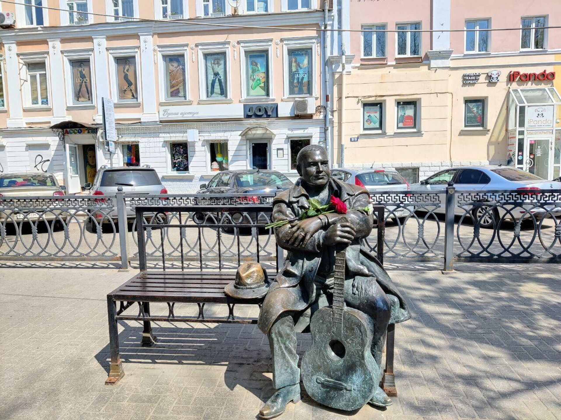 Памятник певцу Михаилу Кругу в твери на бульваре Радищева - РИА Новости, 1920, 16.06.2023