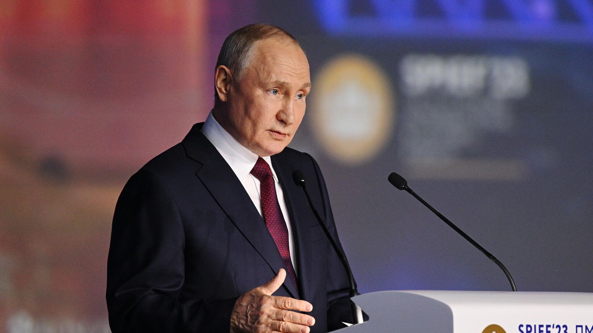 Президент Владимир Путин выступает на пленарном заседании Петербургского международного экономического форума - РИА Новости, 1920, 16.06.2023