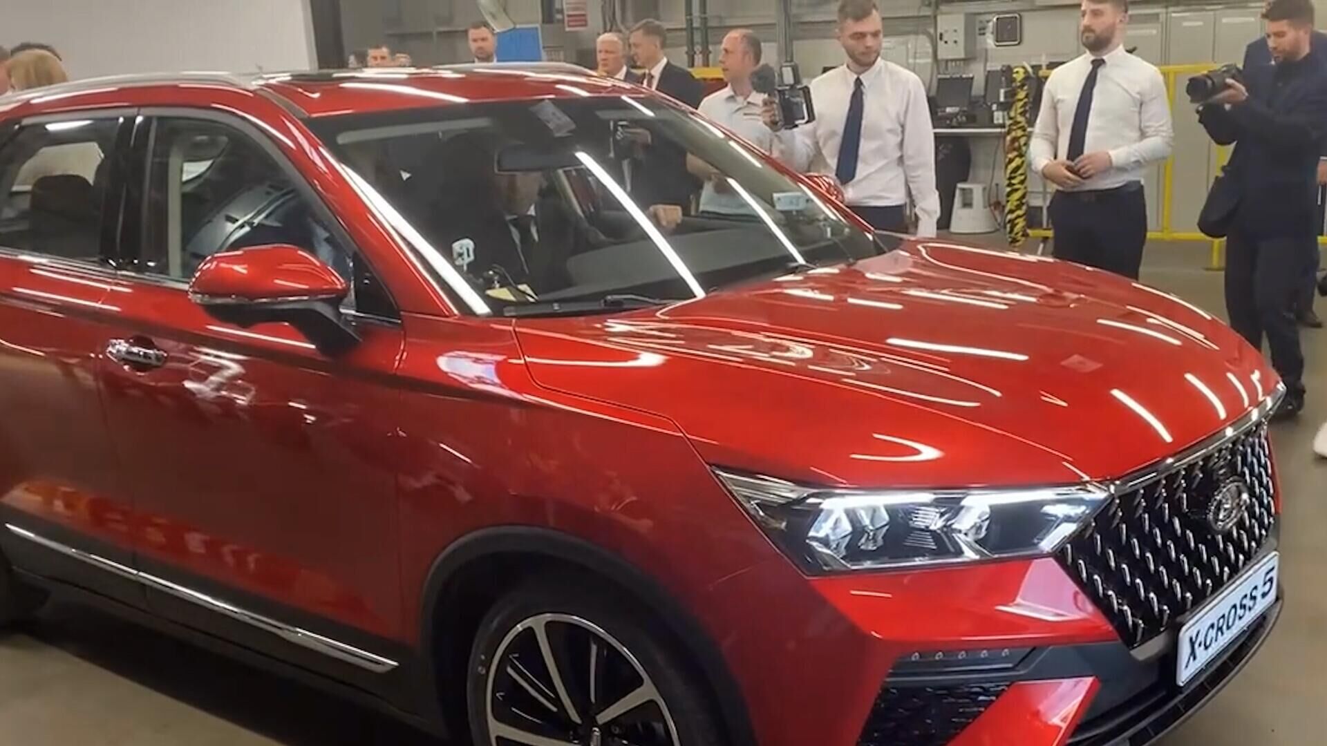 Мантуров протестировал новую Lada X-Cross 5 - РИА Новости, 1920, 17.06.2023