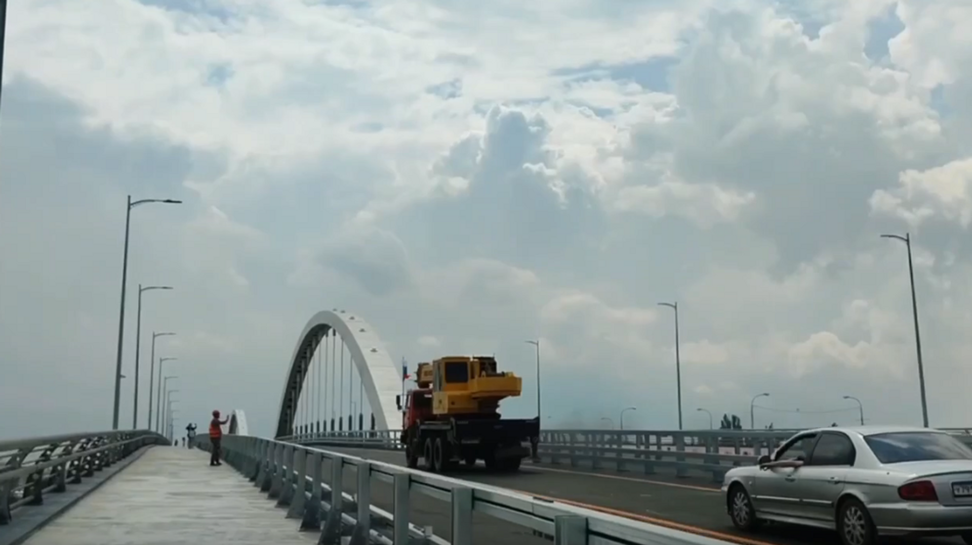 Запущено движение по дублеру Яблоновского моста через реку Кубань - РИА Новости, 1920, 17.06.2023