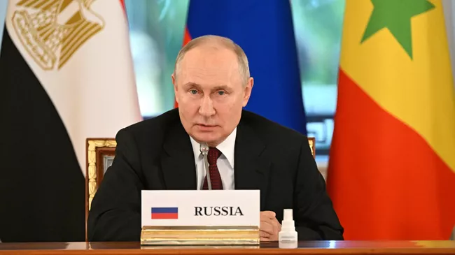 Президент России Владимир Путин на встрече с лидерами ряда африканских государств, прибывшими в Санкт-Петербург для проведения переговоров о возможных путях урегулирования ситуации вокруг Украины