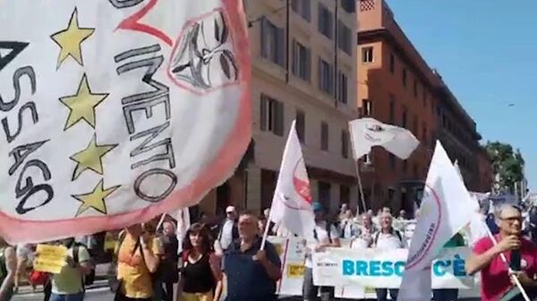 Сотни человек вышли на антиправительственную манифестацию в Риме