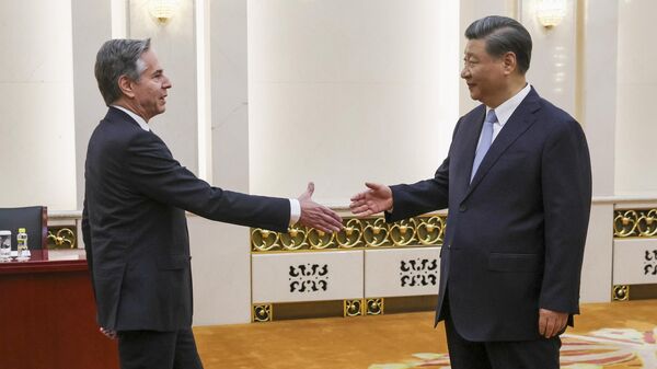 Председатель КНР Си Цзиньпин и госсекретарь США Энтони Блинкен во время встречи в Пекине