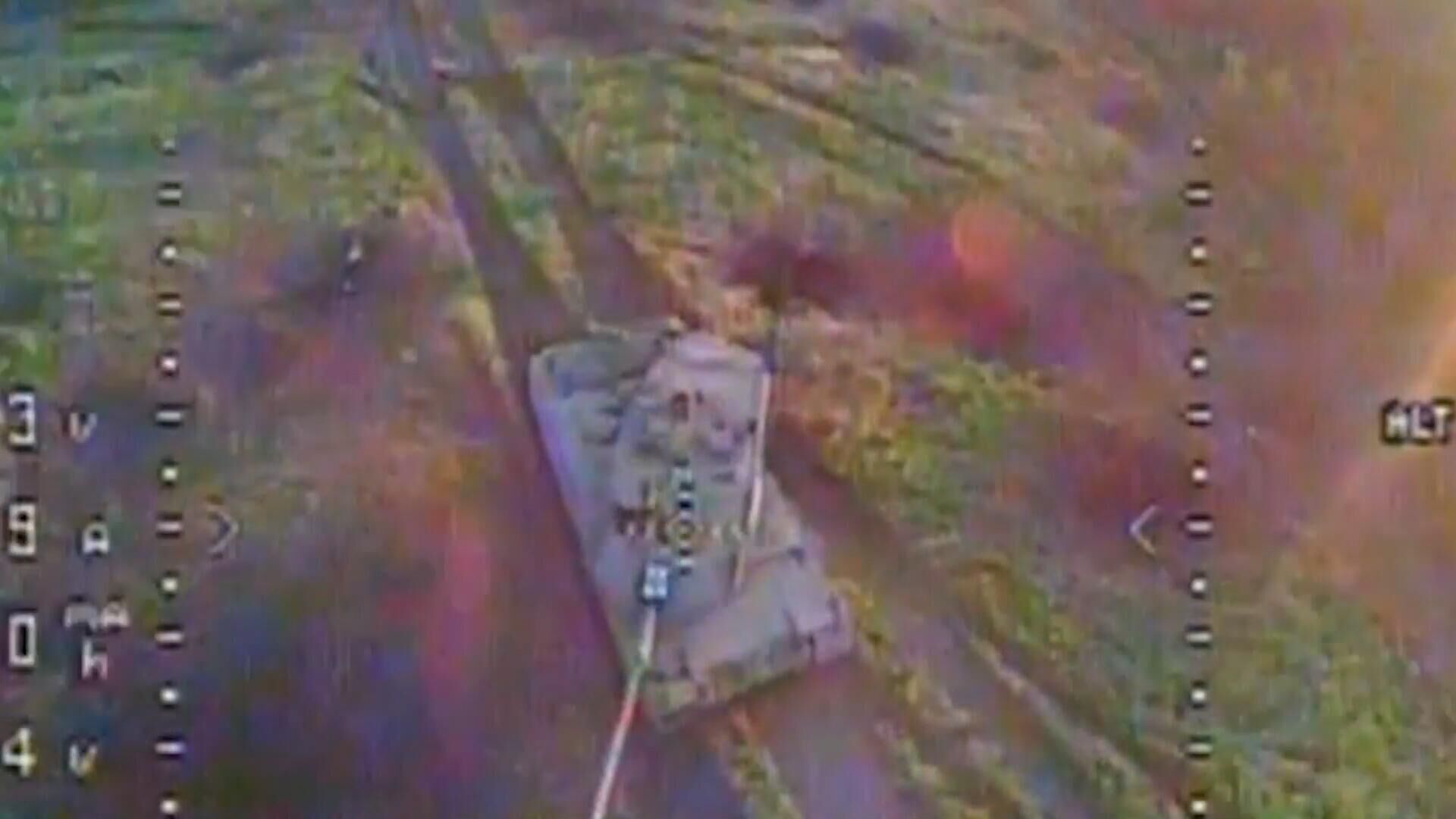 Кадры поражения немецкого танка Leopard 2A6 дроном-камикадзе - РИА Новости, 1920, 19.06.2023