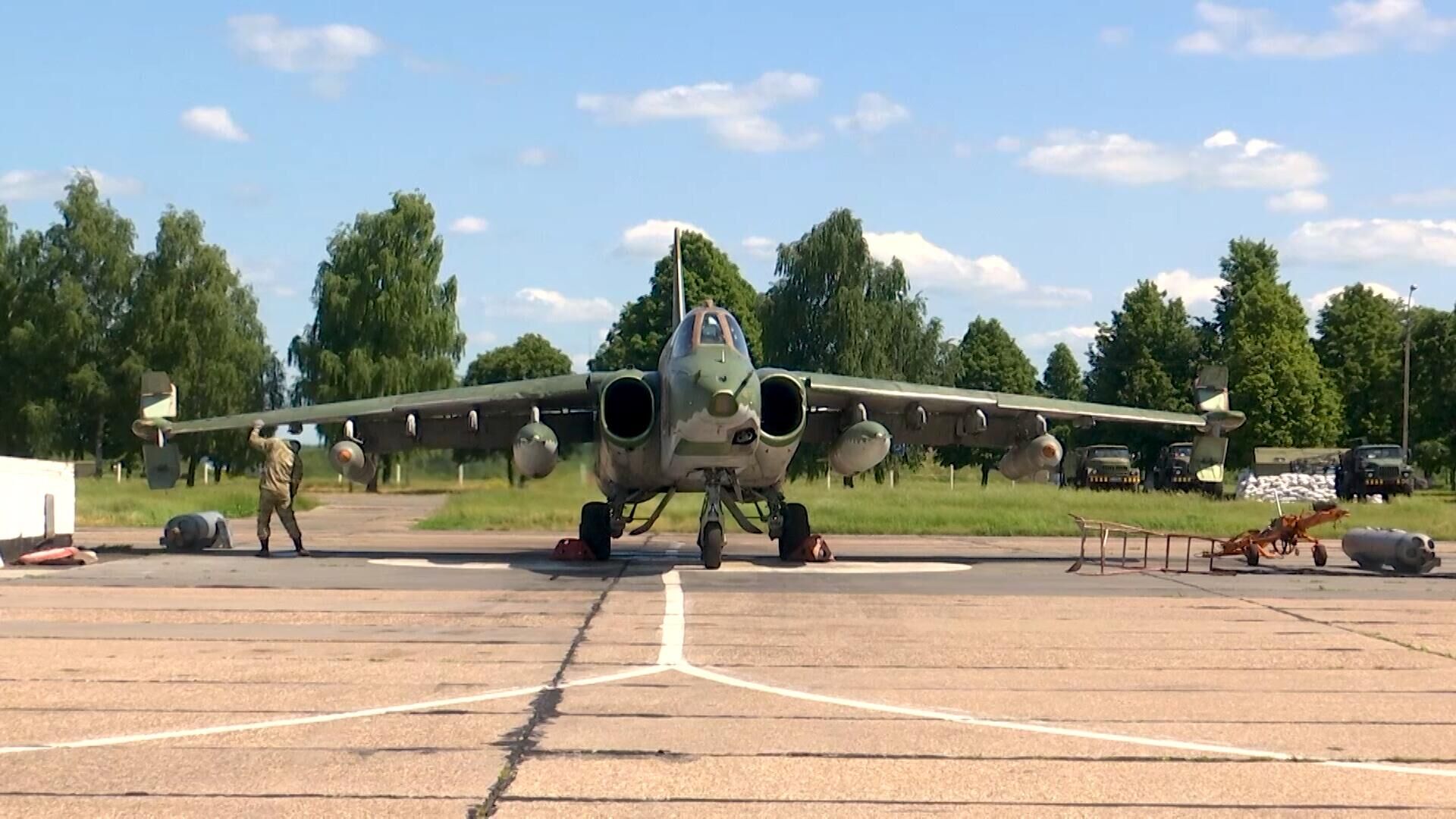 Кадры штурмовика Су-25, совершившего более 200 боевых вылетов - РИА Новости, 1920, 20.06.2023