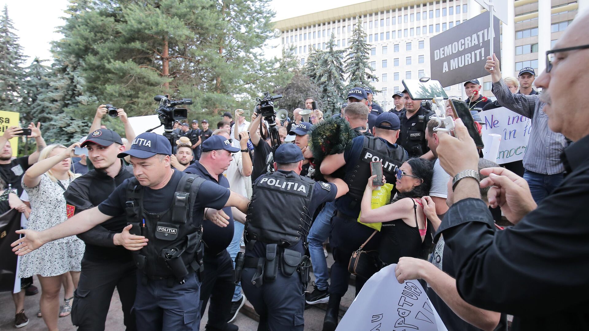 Акция протеста сторонников партии Шор в Кишиневе. 20 июня 2023 - РИА Новости, 1920, 20.06.2023