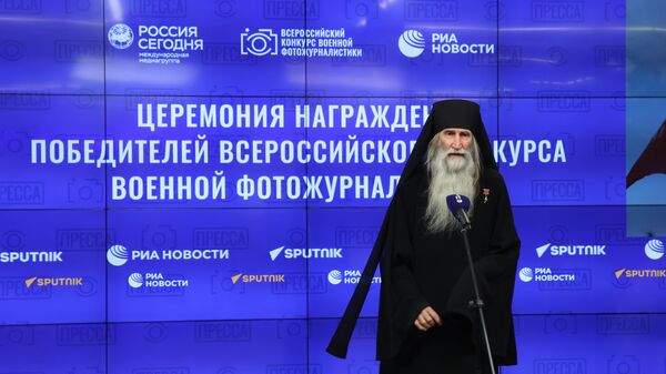 Монах Киприан выступает на церемонии награждения победителей Всероссийского конкурса военной фотожурналистики в Международном мультимедийном пресс-центре Россия сегодня