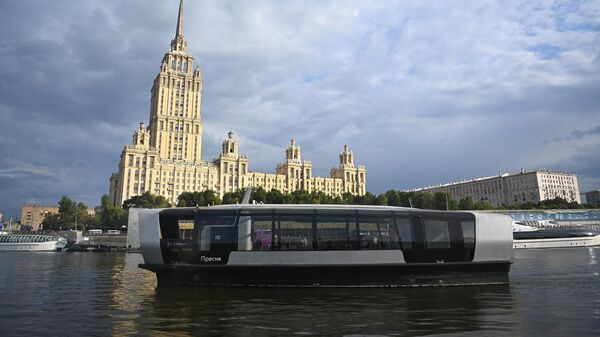 Электрический речной трамвайчик в Москве
