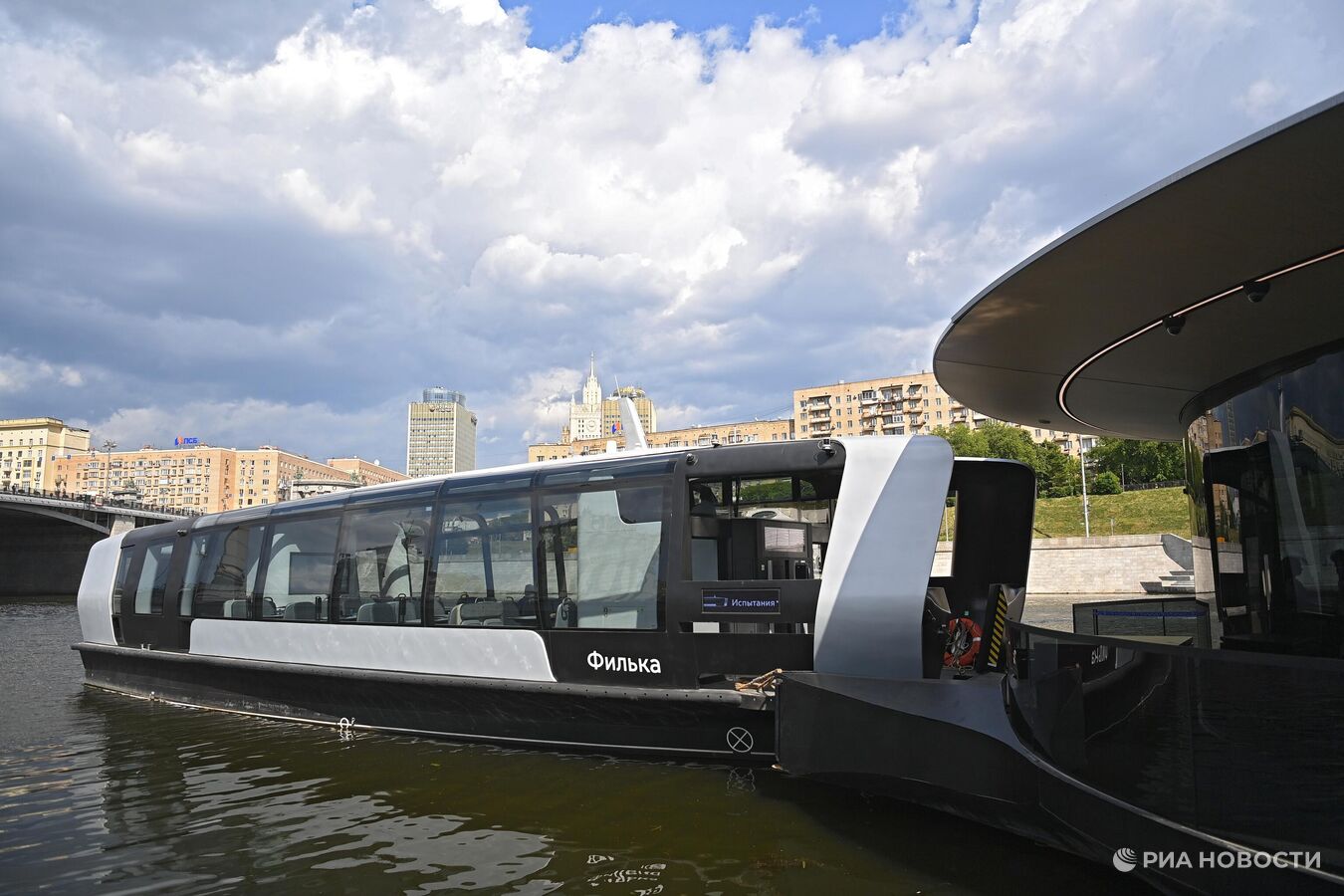 Речной трамвайчик в москве фото