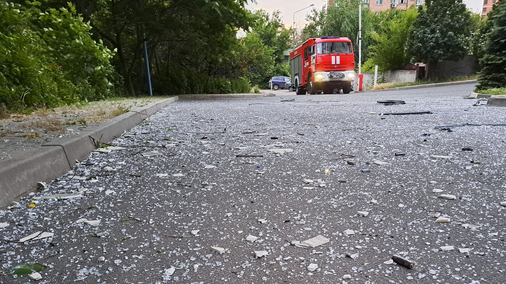 Последствия попадания БПЛА в жилой дом  - РИА Новости, 1920, 22.07.2023