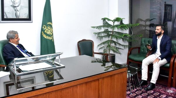 Министр торговли Пакистана Сейид Навид Камр