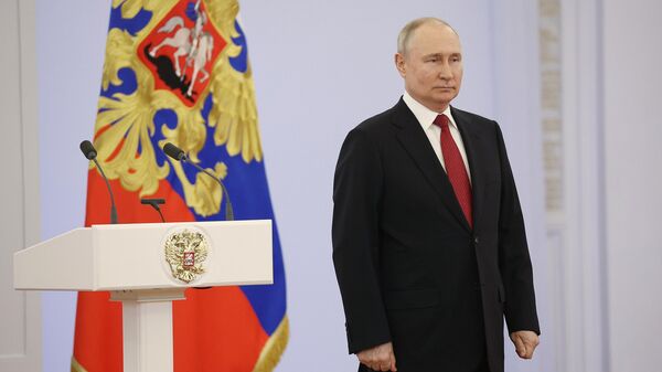 Путин поручил устроить стажировки для чиновников из новых регионов