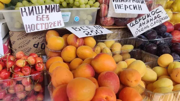 Продажа фруктов в Крыму