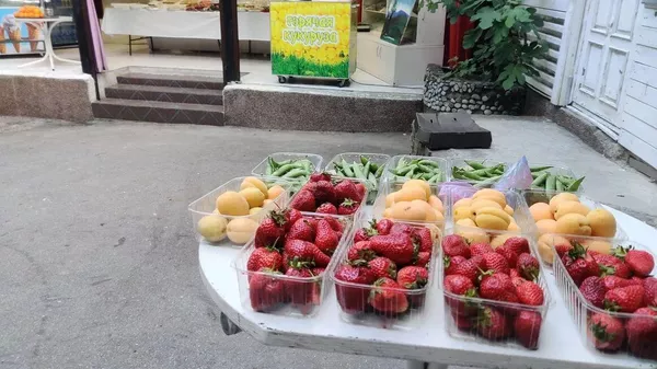 Продажа клубники и абрикосов в Крыму