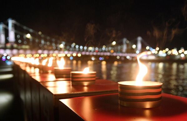 Акция Линия памяти, приуроченная ко Дню памяти и скорби, на Крымской набережной в Москве