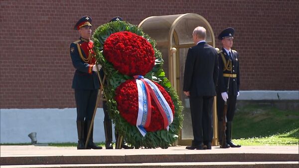 Путин на церемонии возложения венка к могиле Неизвестного солдата