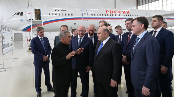 Михаил Мишустин во время посещения Казанского авиационного завода имени С. П. Горбунова