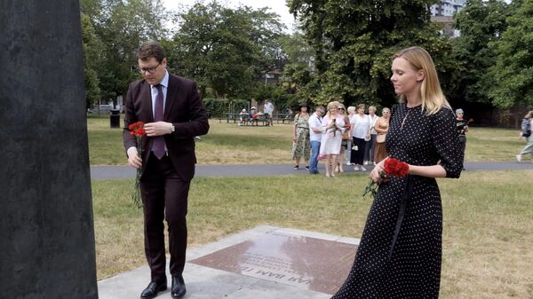 Церемония возложения цветов к Советскому военному мемориалу в Лондоне