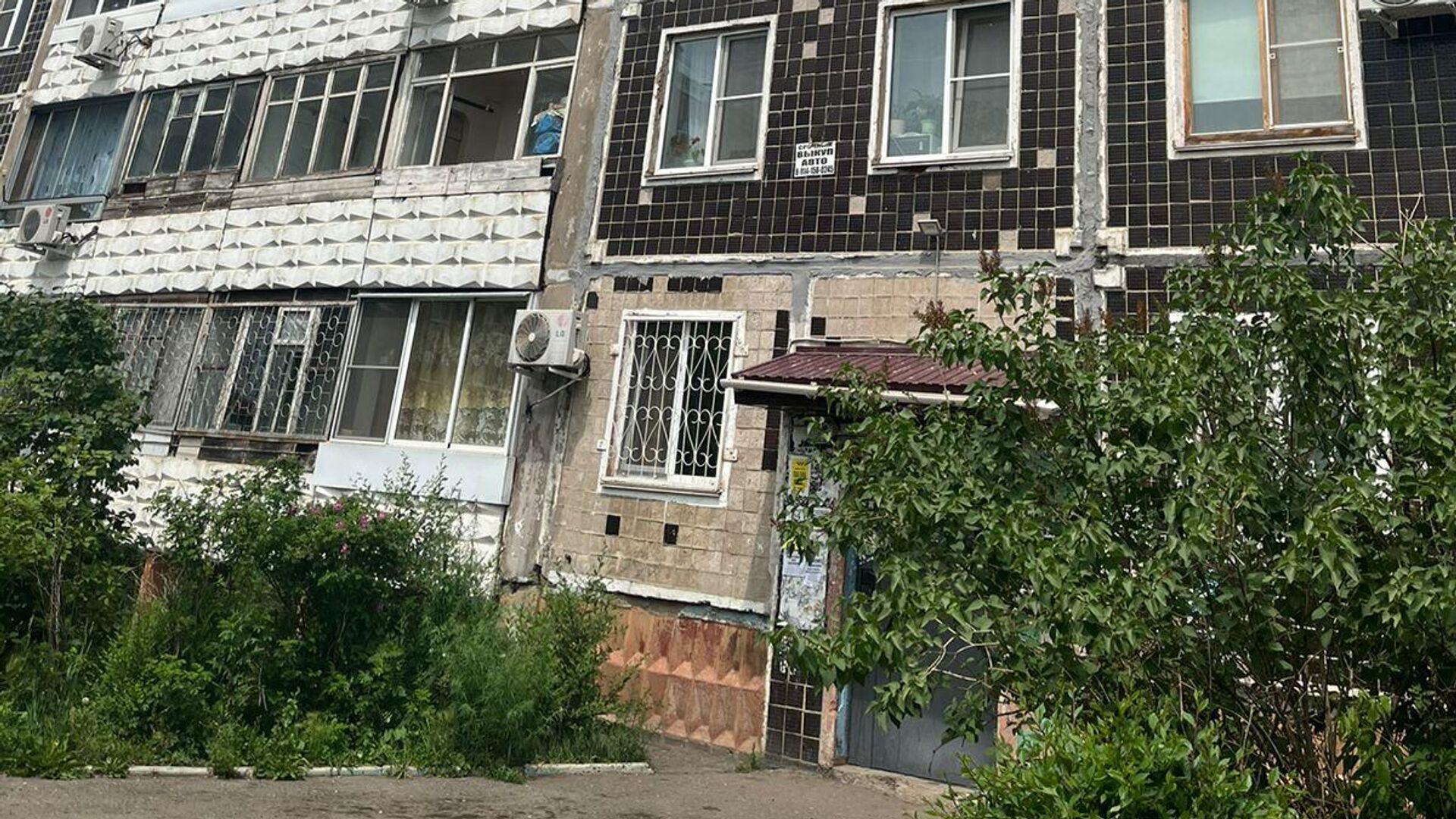 В Комсомольске-на-Амуре десятилетний мальчик выпал из окна многоэтажного жилого дома - РИА Новости, 1920, 23.06.2023