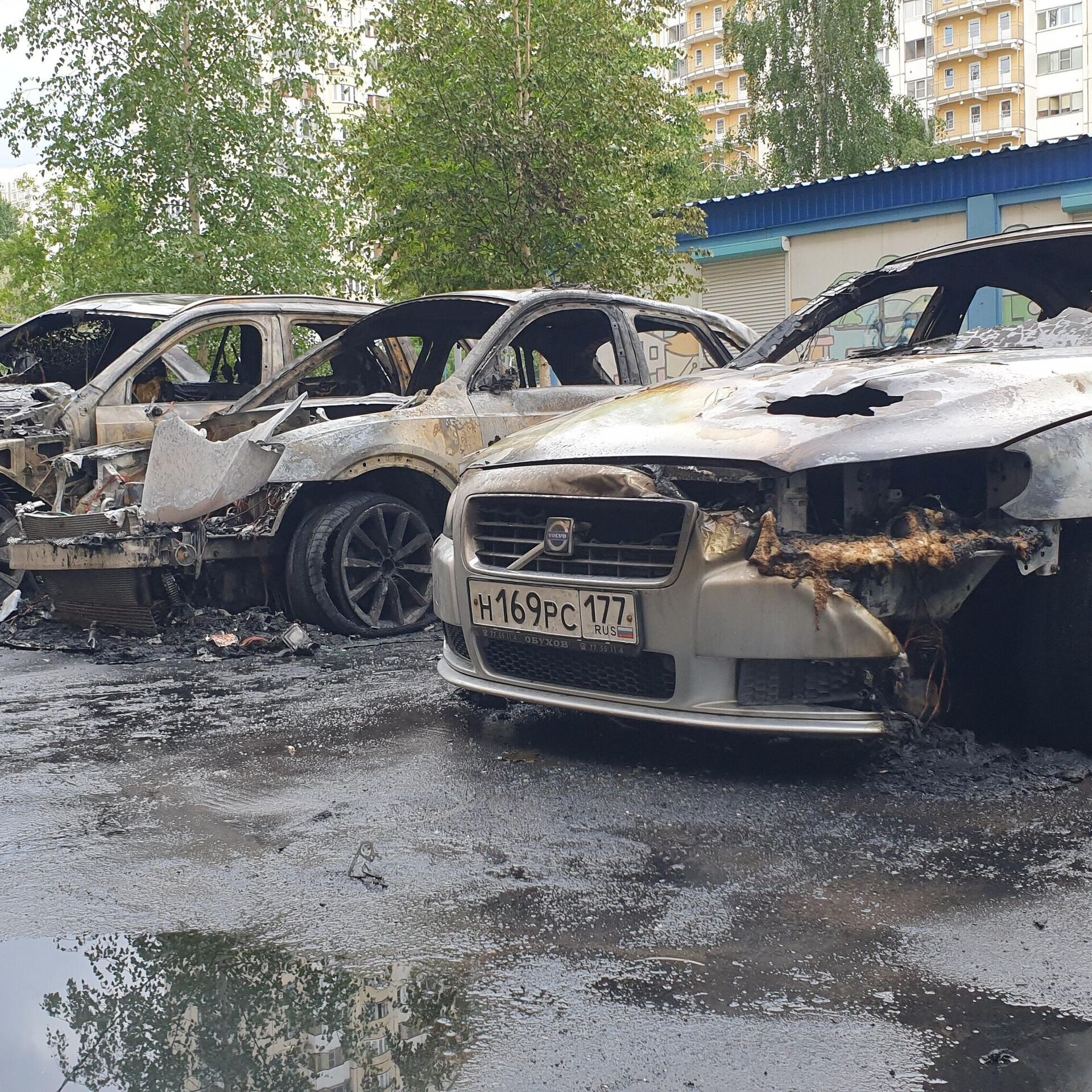 Неизвестный на самокате поджег машину на юго-западе Москвы - РИА Новости,  23.06.2023