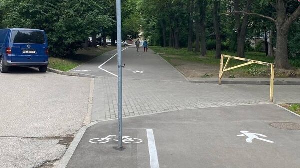 Дорожный знак на велодорожке в Калининграде
