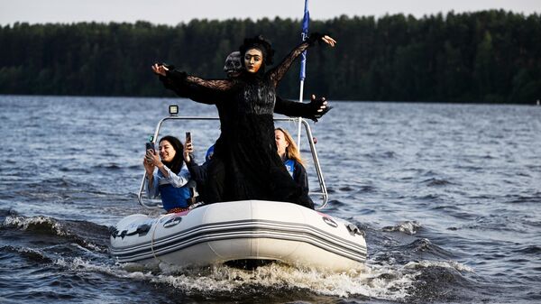 Участники регаты Фриды Кало в акватории Пестовского водохранилища в Мытищах Московской области