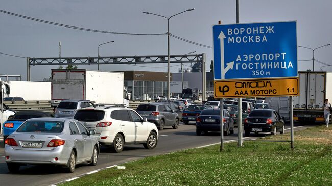 Автомобили на трассе М-4 Дон в Воронежской области