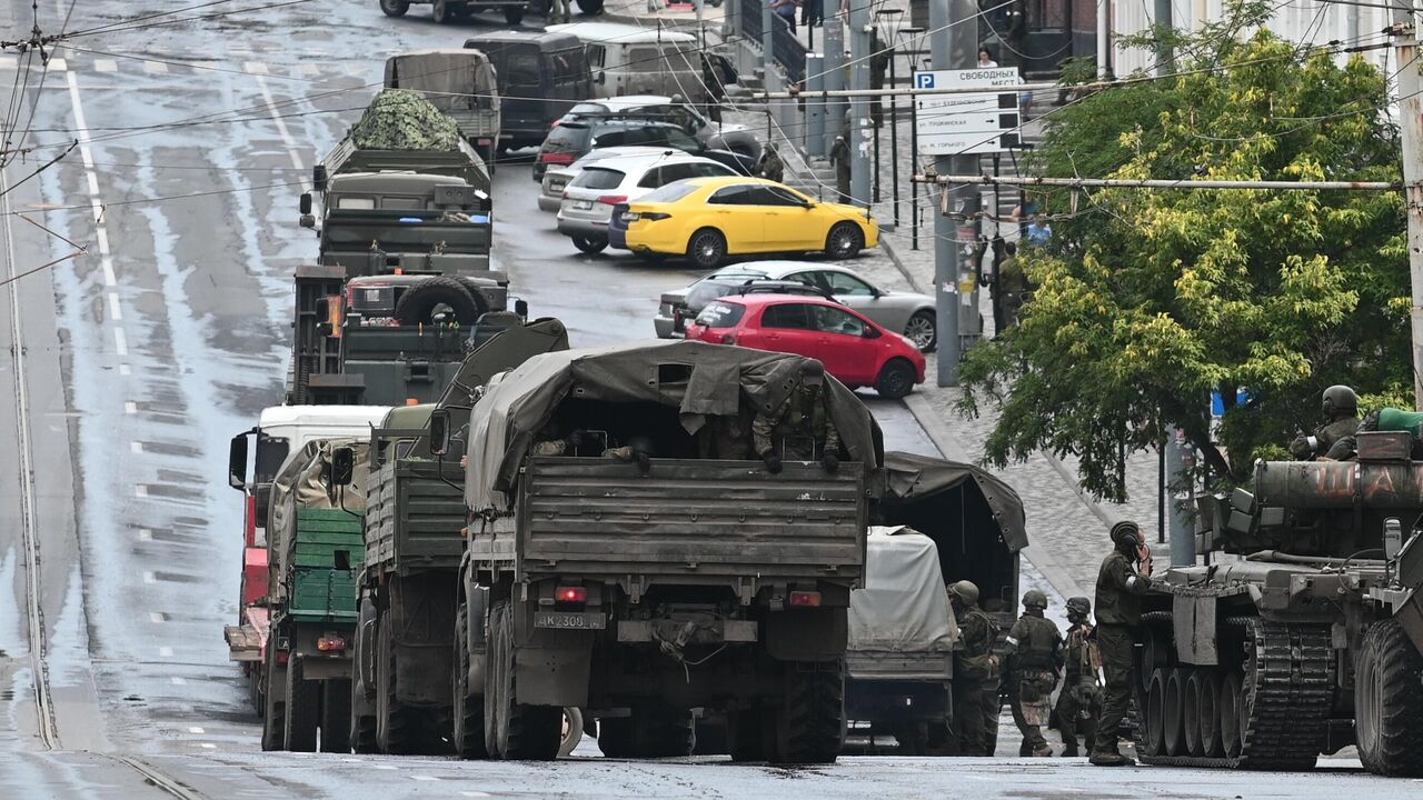 При движении бойцов 