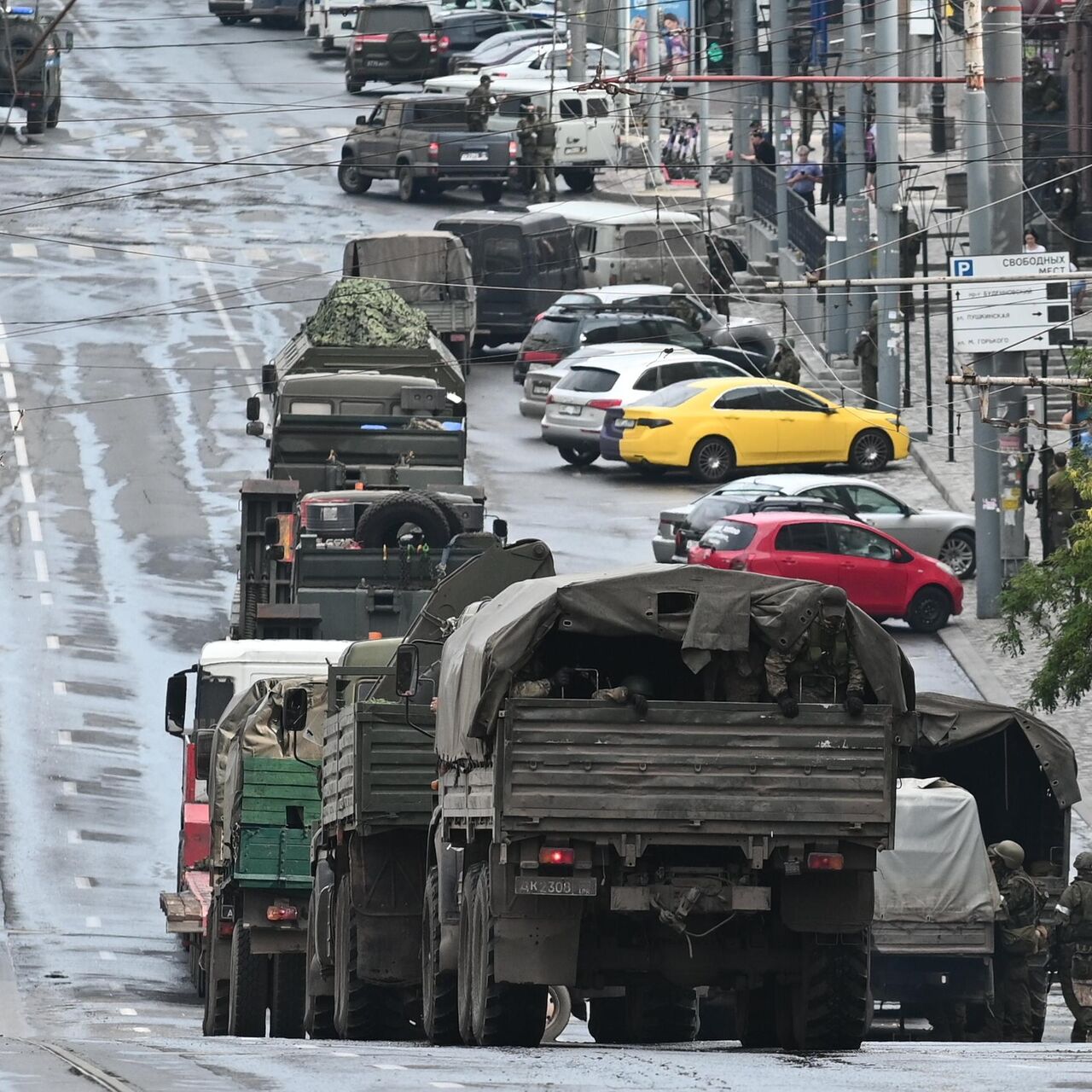 При движении бойцов 