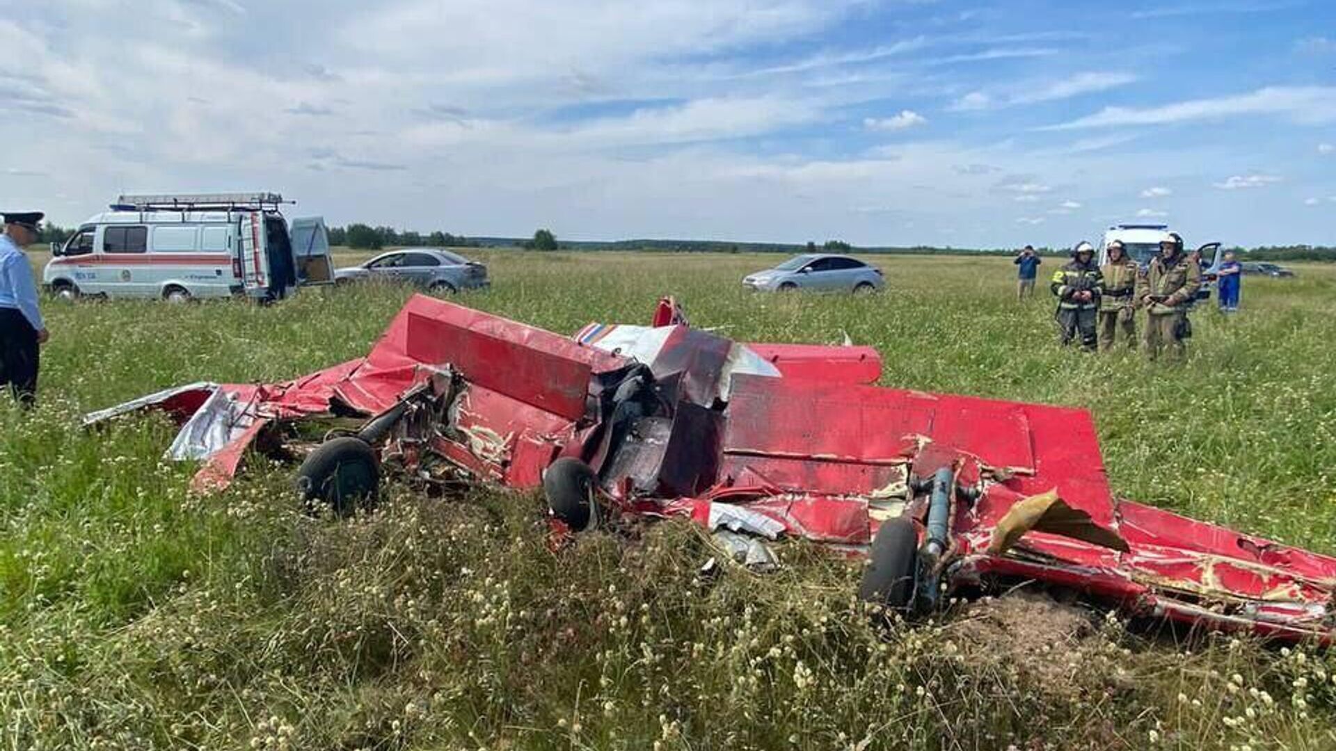 На месте крушения спортивно-тренировочного самолета Як-52 в Ступино - РИА Новости, 1920, 25.06.2023