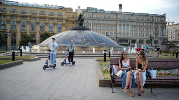 Жители Москвы на Манежной площади