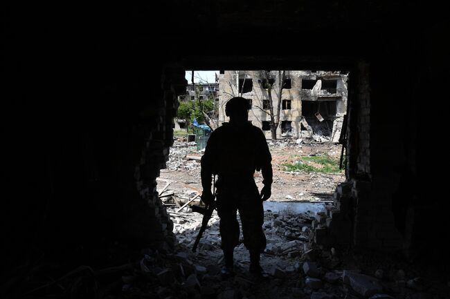 Военнослужащий ВС РФ на Артемовском тактическом направлении Военнослужащий ВС РФ на Артемовском тактическом направлении