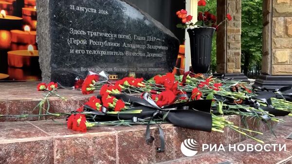 Цветов на месте гибели первого главы ДНР Александра Захарченко в Донецке