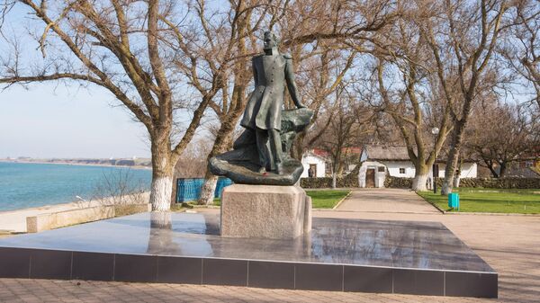 Памятник Михаилу Лермонтову в Тамани