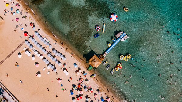 Вид на пляж в Алтынкуме, Турция