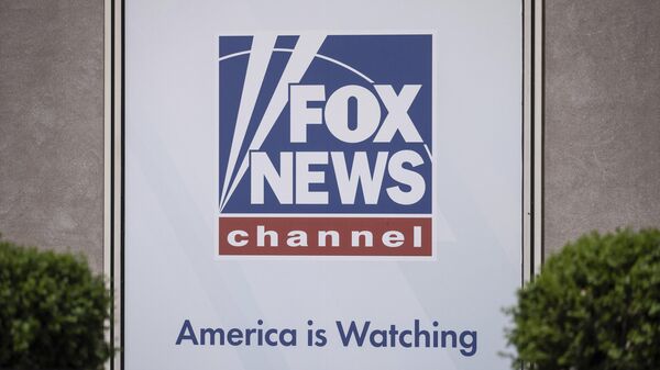 Логотип Fox News на здании штаб-квартиры канала в Нью-Йорке. Архивное фото