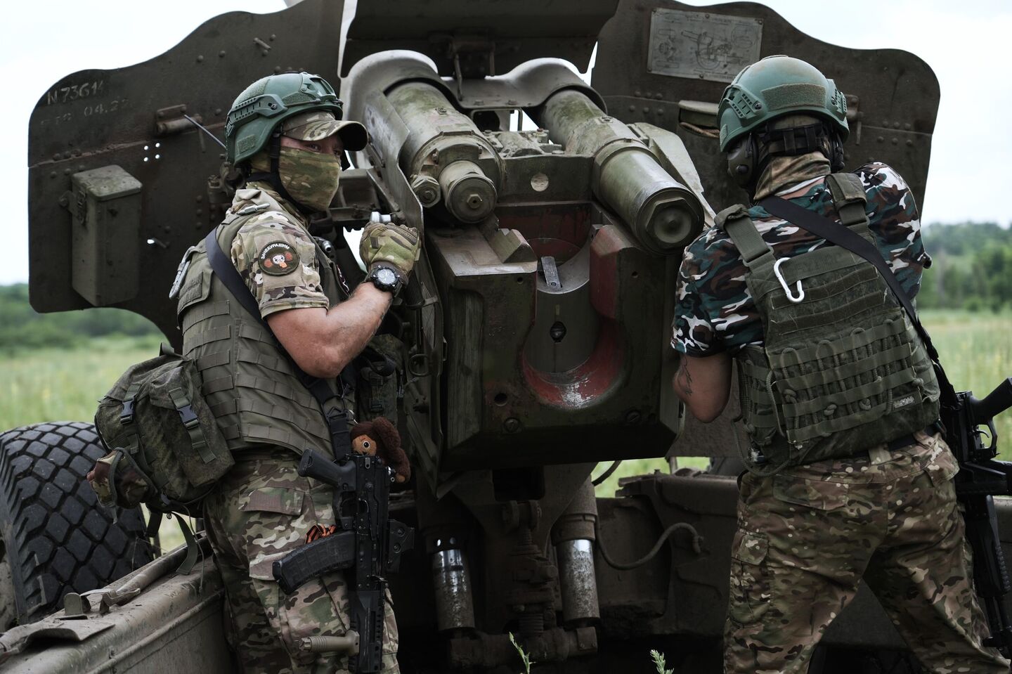 Артиллеристы добровольческой бригады ''Волки' Артиллеристы добровольческой бригады ''Волки'