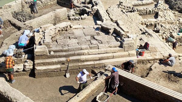 Специалисты ИИМК РАН обнаружили уникальную каменную конструкцию античных времен на раскопках в Севастополе