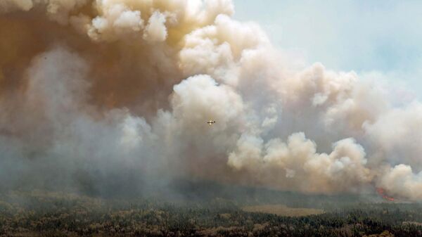 Дым от лесных пожаров в Канаде 