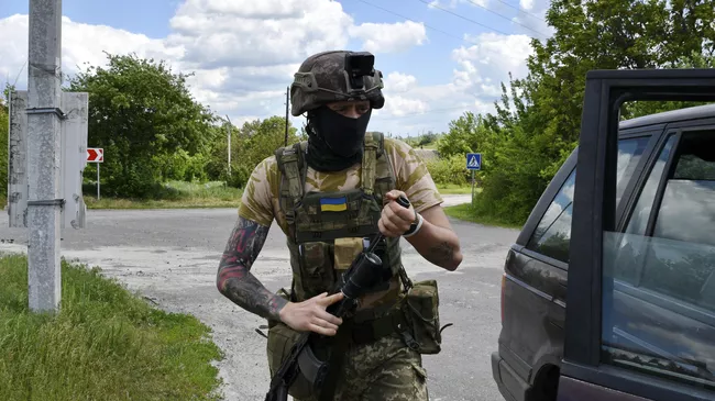 Военнослужащий в форме ВСУ